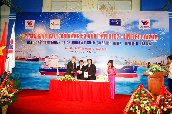 Cty Đóng tàu Hạ Long Bàn giao tàu hàng 53.000 DWT mang tên UNITED JALUA